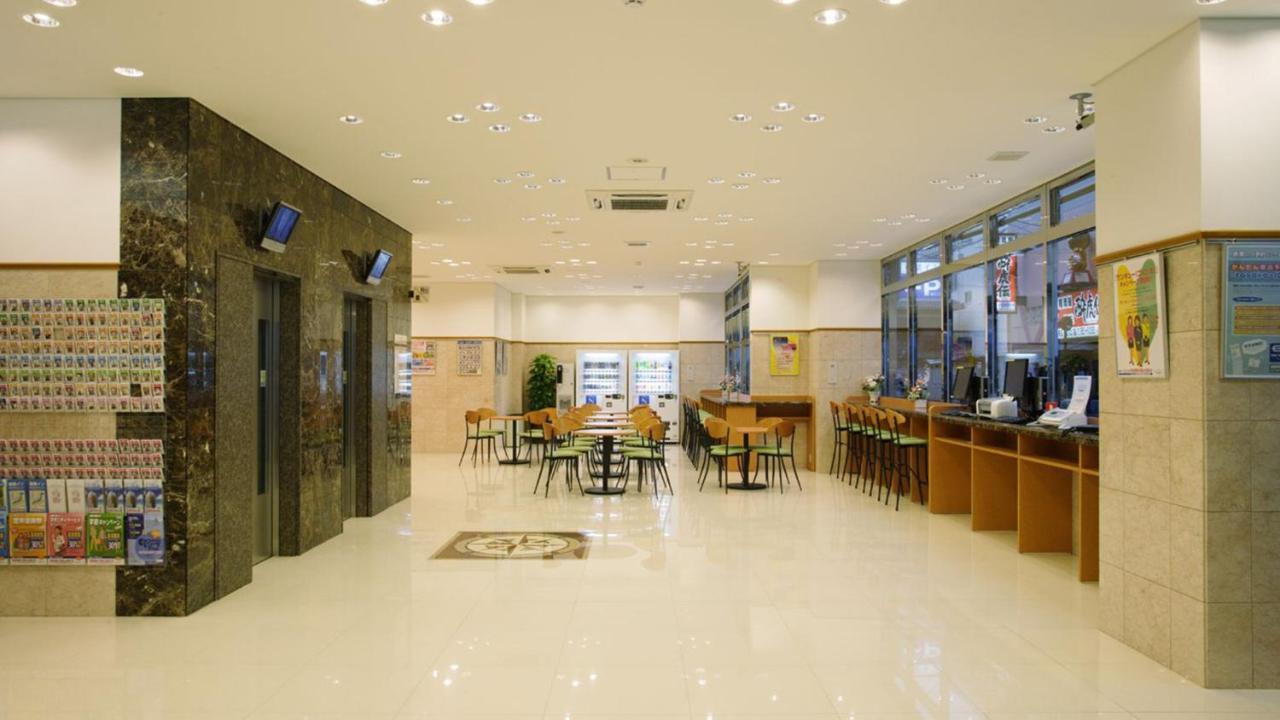 Toyoko Inn Okayama-eki Nishi-guchi Migi Eksteriør billede